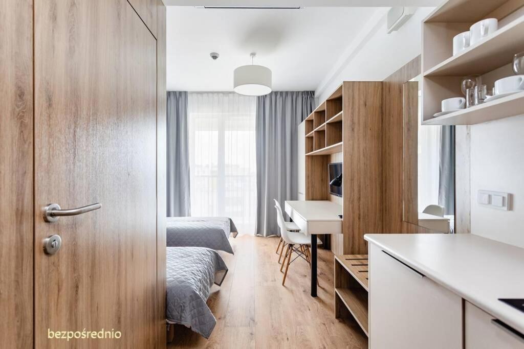 Apartament W Warszawie Dedykowany Parking Podziemny W Cenie, Wifi, Blisko Centrum New Apartment In Warsaw Finished To A High Specification Fitted Out To A High Standard On The 7Th Floor, Wifi, Underground Parking Price Included Εξωτερικό φωτογραφία